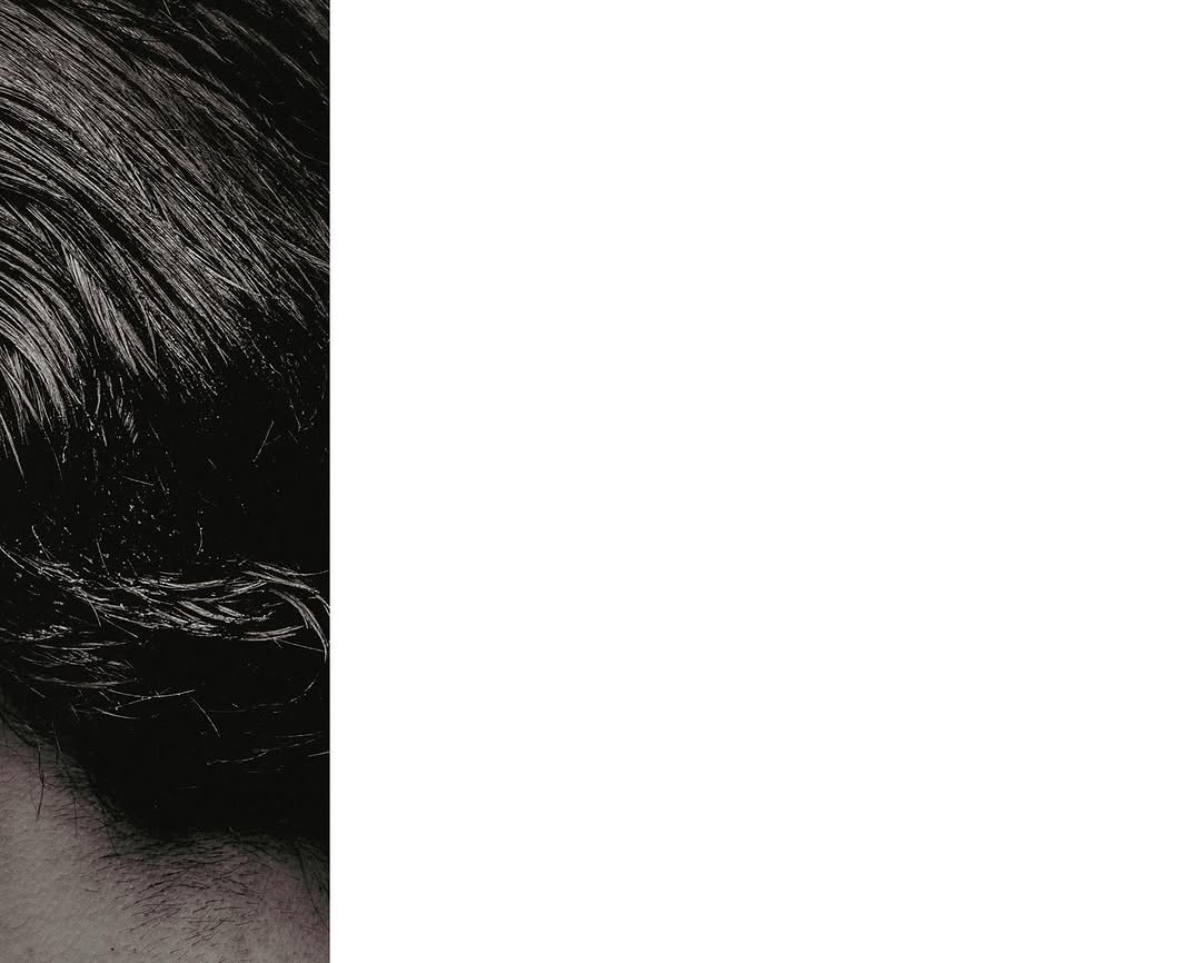 Město v noci s neony