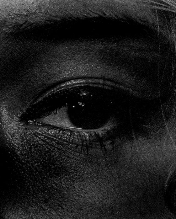 Horská krajina se sluncem nad údolím